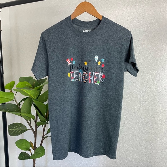 🛎️ 5/$20 Kindergarten Teacher T Shirt Size S - Picture 3 of 10